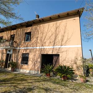 Casa singola In Vendita a Novi di Modena