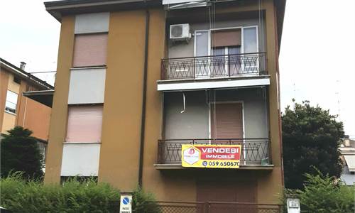 VENDESI BIFAMILIARE IN CENTRO A CARPI 