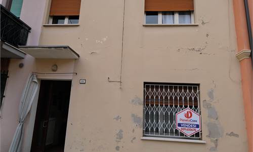 Porzione di Casa In Vendita a Novi di Modena