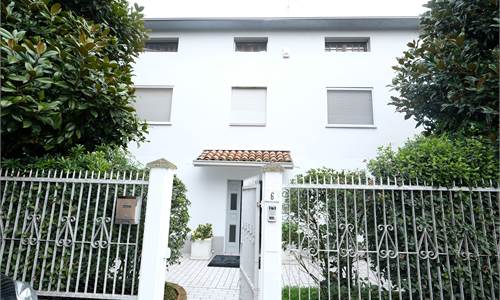 VENDESI CASA SINGOLA  CARPI NORD