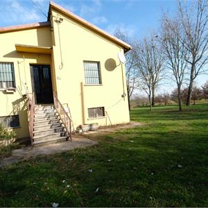 Casa singola In Vendita a Novi di Modena