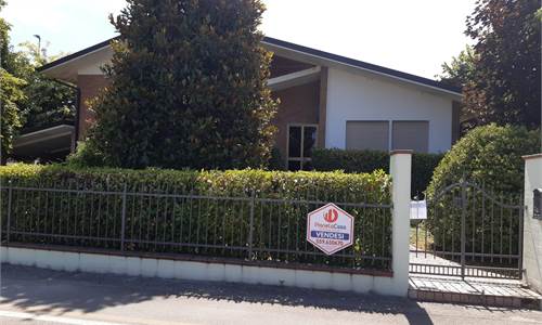 VENDESI VILLA SINGOLA  A SAN POSSIDONIO (MO)