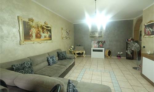 VENDESI AMPIO APPARTAMENTO ZONA CARPI SUD