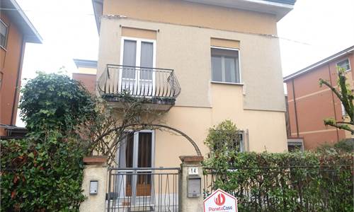 VENDESI CASA SINGOLA CIBENO