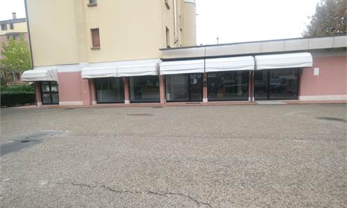 VENDESI NEGOZIO A CARPI